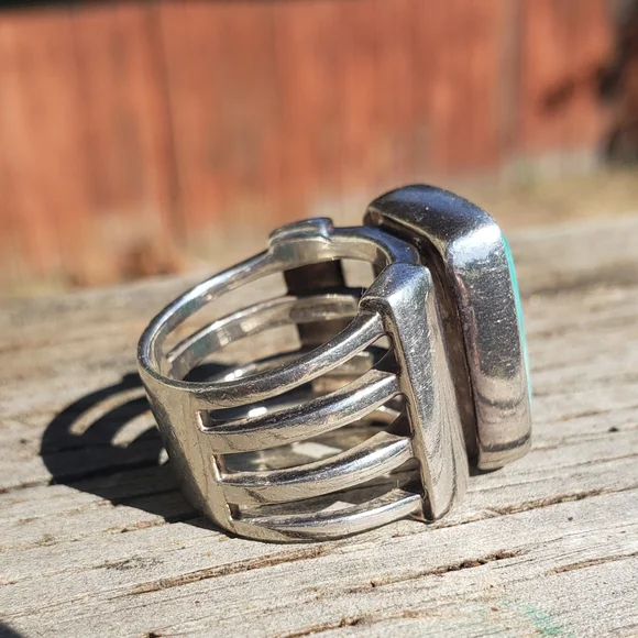 RESERVED Turquoise Heavy Sterling Silver Signed Ring Sz 8. 18 Grams - Picture 7 of 9